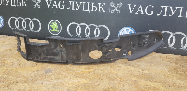 Кронштейн бампера переднього, правий 7L6807184C VAG
