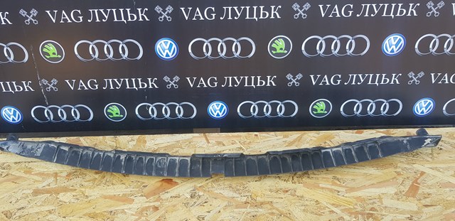 Кронштейн бампера заднього, центральний 7L6807863B VAG