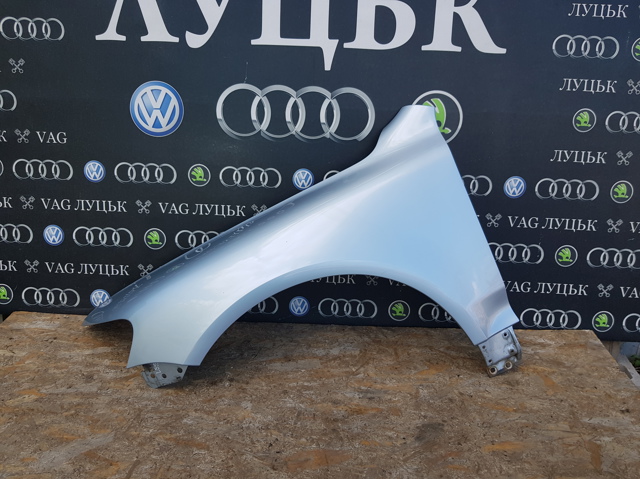 Ліве переднє крило Volkswagen Touareg I