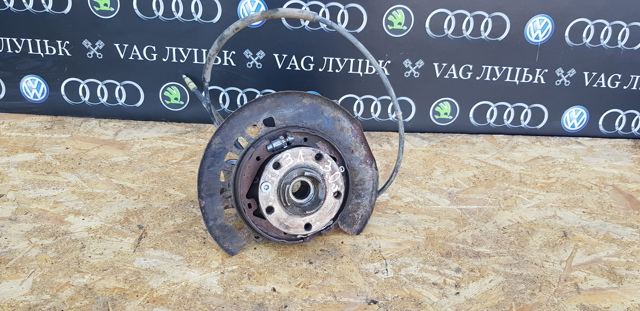 Цапфа поворотна ліва 7L8505435 VAG