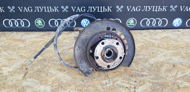 Цапфа поворотна права 7L8505436 VAG