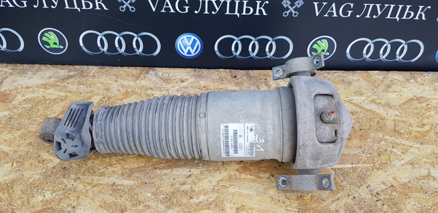 Амортизатор задній, лівий 7L8616001 VAG