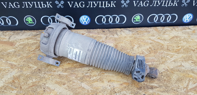 Стійка задня права 7L8616002 VAG