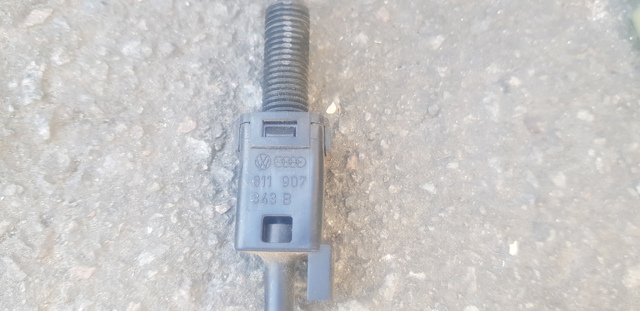 Датчик включення зчеплення 811907343B VAG