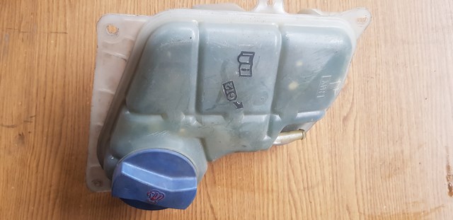 Бачок для води 8D0121403L VAG