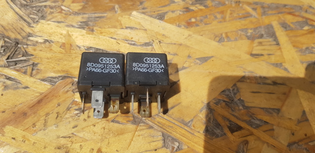 Реле вентилятора 8D0951253A VAG