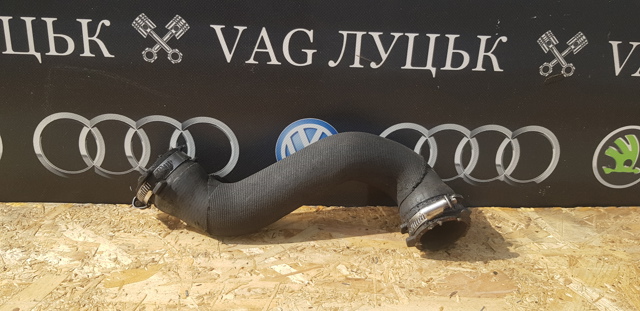 Шланг/патрубок інтеркуллера 8E0145944C VAG
