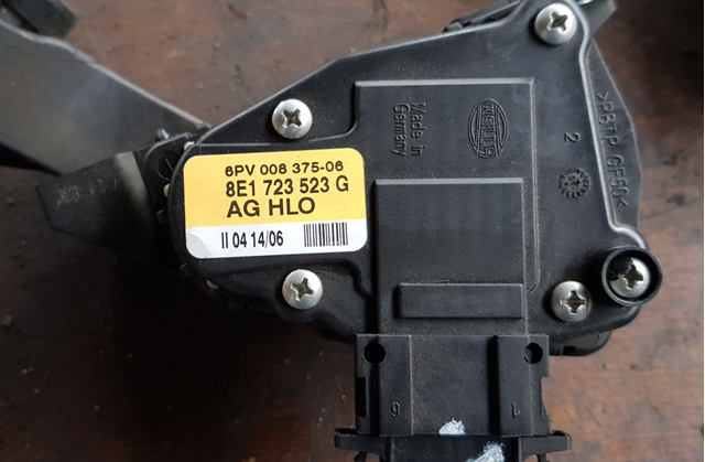 Підаль газу 8E1723523G VAG