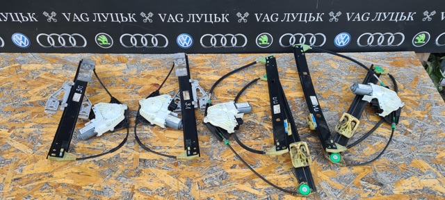 Підйомник механічний вітрового скла 8K0837461 VAG
