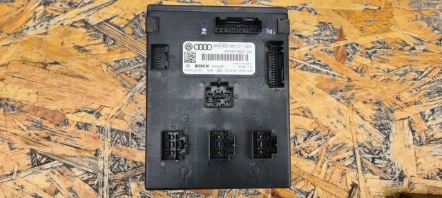 Блок управління бортової мережі 8K0907063D VAG