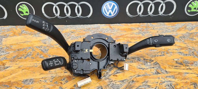 Перемикач підрульовий 8K0953502D VAG