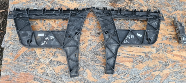 Лівий кронштейн заднього бампера 8K5807453 VAG