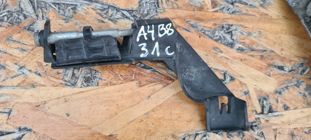 Лівий кронштейн заднього бампера 8K5807889A VAG