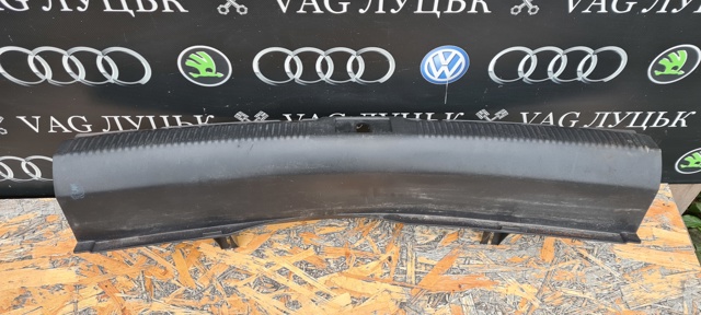 Облицювання задньої панелі багажника 8K5863471 VAG