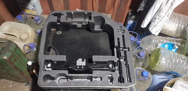 Скринька для інструментів 8T0012109A VAG