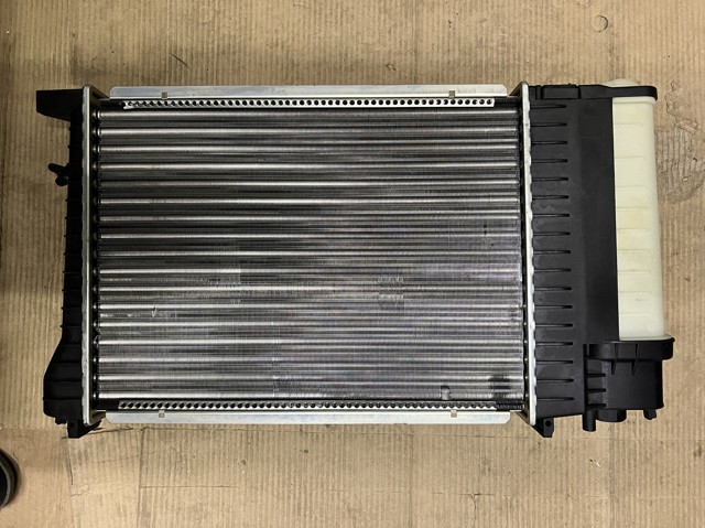 Радіатор основний 8MK376717221 HELLA