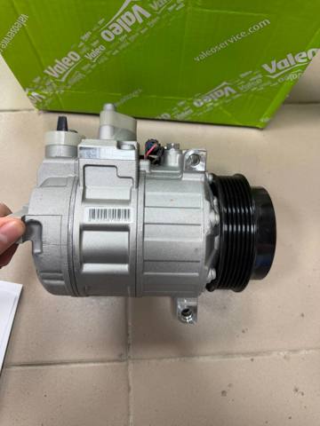 Компресор кондиціонера 813157 VALEO