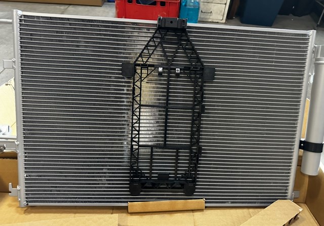 Радіатор системи охолодження кондиціонера Mercedes Sprinter II 5-t