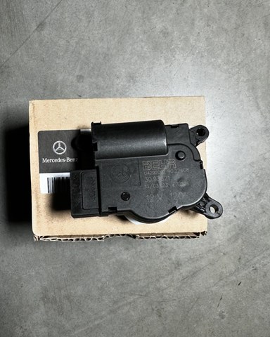 Мотор заслінки рециркуляції повітря A0008205908 MERCEDES
