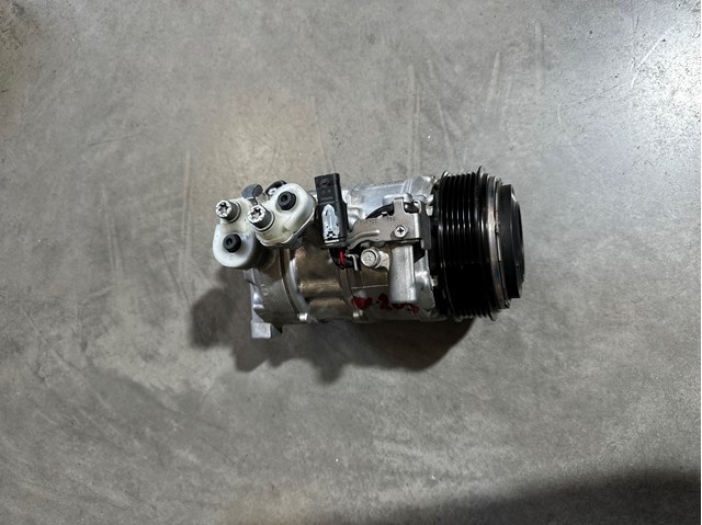 Компресор холодоагенту A0008303002 MERCEDES