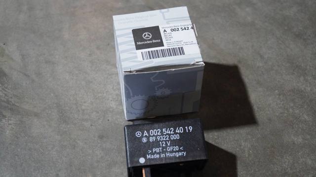 Реле накалу A0025424019 MERCEDES