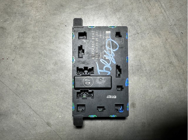 Блок комфорту передніх дверей A6398200026 MERCEDES