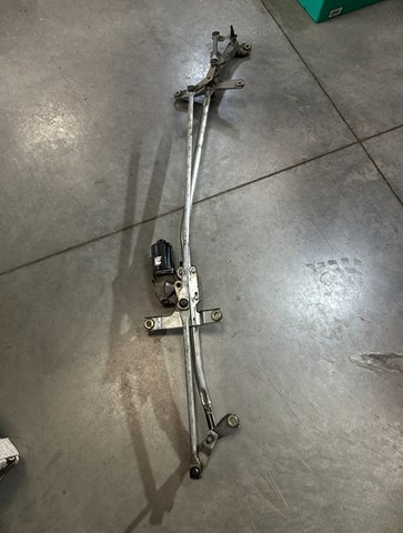 Трапеція щіток лобового скла A6398200140 MERCEDES