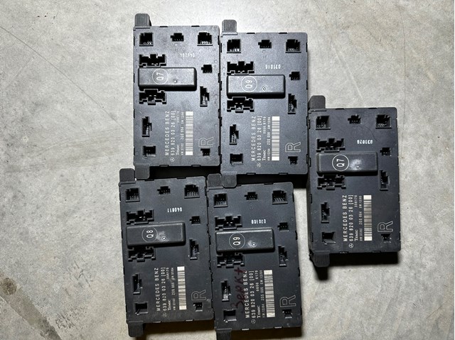 Блок комфорту передніх дверей A6398200326 MERCEDES
