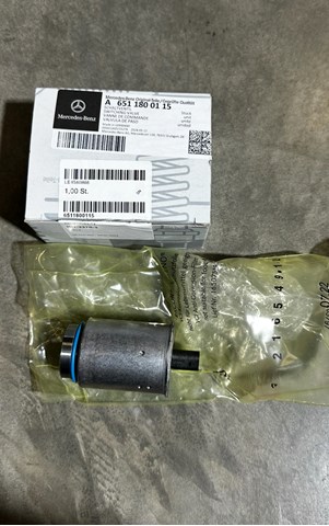 Клапан регулювання тиску масла A6511800115 MERCEDES