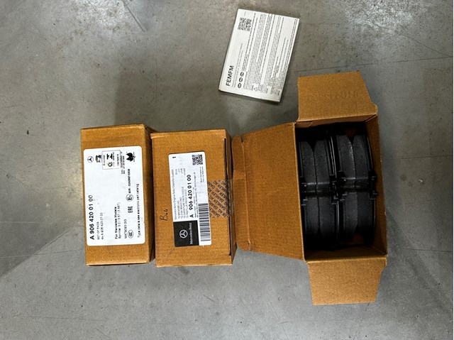 Колодки на гальмо задній дисковий Фольксваген Крафтер 30-35