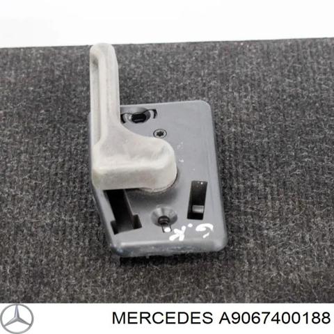 Ручка задньої (двостулкової) двері ліва внутрішня A9067400188 MERCEDES