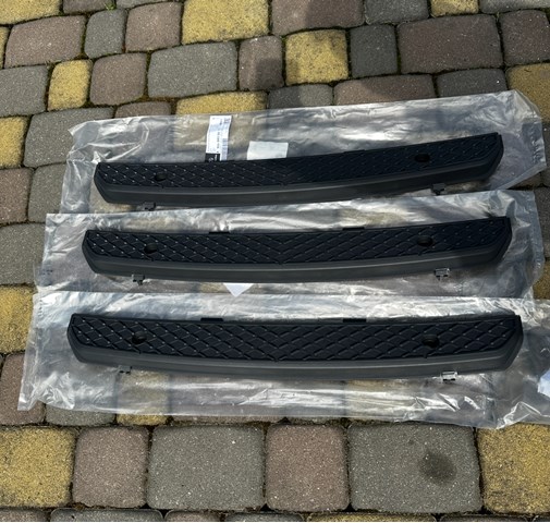 Накладка бампера переднього A90688500119B51 MERCEDES