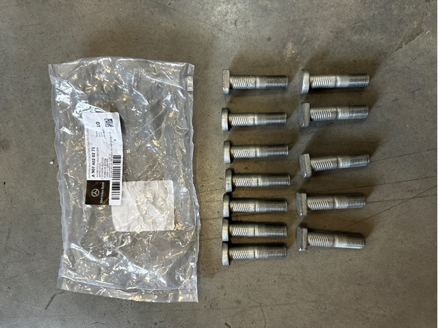 Колісний болт A9074020271 MERCEDES