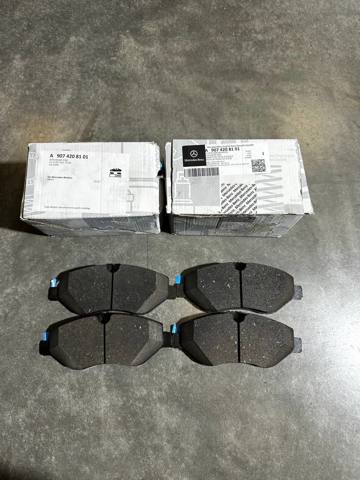 Тормозні колодки A9074208101 MERCEDES