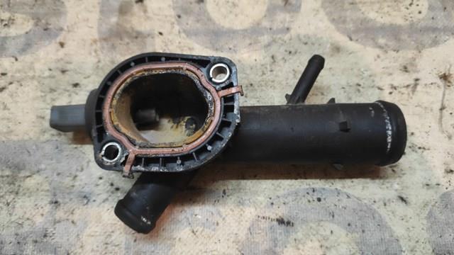 Водяний патрубок 03L121131F VAG