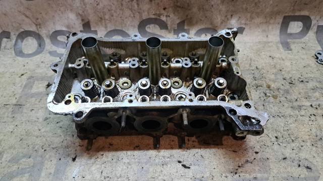 Головка блоку циліндрів (ГБЦ), права 1110139535 TOYOTA