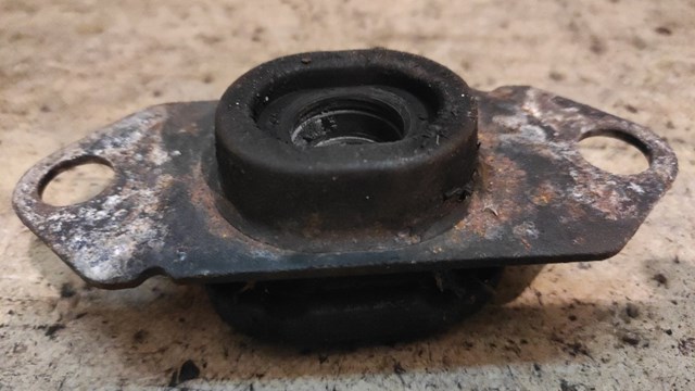 Подушка (опора) двигуна, ліва верхня 11220AX600 NISSAN