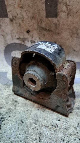Подушка (опора) двигуна, передня 123610D180 TOYOTA