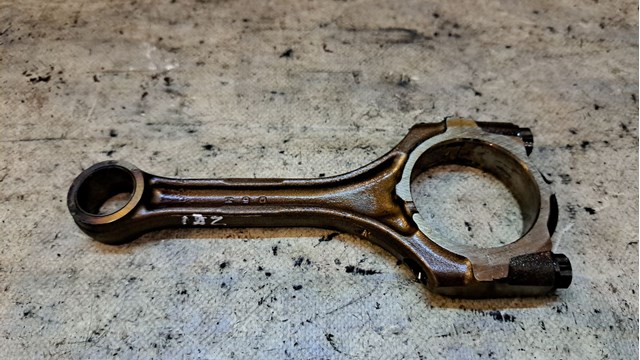 Шатун поршня ДВЗ 1320129686A0 TOYOTA