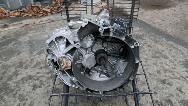 Коробка передач в зборі з головною передачею і диференціалом 1840686 FORD