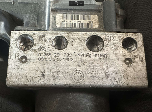 Блок АБС гідравлічний 476609U100 NISSAN