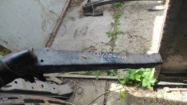 Кронштейн передньої балки 5110812010 TOYOTA