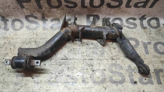 Важіль задньої підвіски нижній, правий 52370SWAA01 HONDA