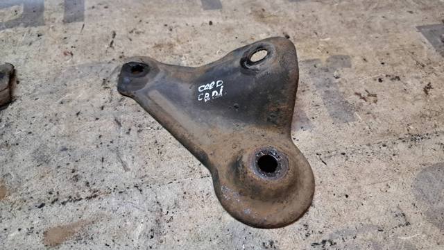 Кронштейн передньої балки 624762H000 HYUNDAI