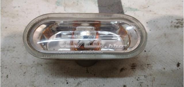 Повторювач повороту в крило 6L0949117A VAG