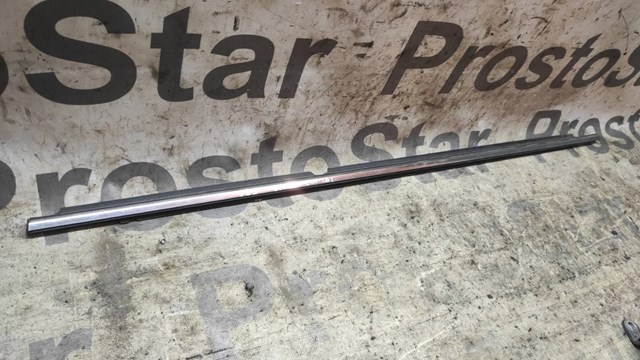 Молдинг опускного скла двері задньої, правої 7573020291 TOYOTA