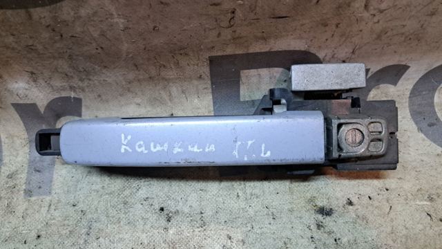 Тримач зовнішньої ручки дверей, передньої лівої 80611EB30A NISSAN