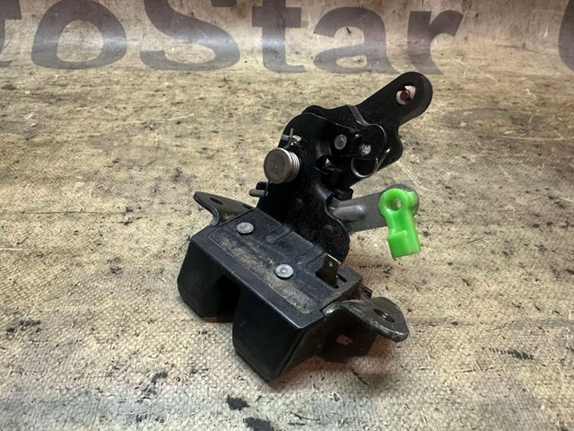 Замок і ручка дверей задка 812301F000 HYUNDAI