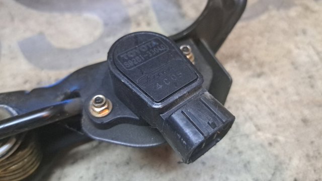 Датчик положення педалі акселератора (газу) 8928133010 TOYOTA