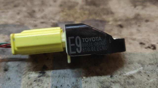 Датчик Айрбег передній 8983106060 TOYOTA